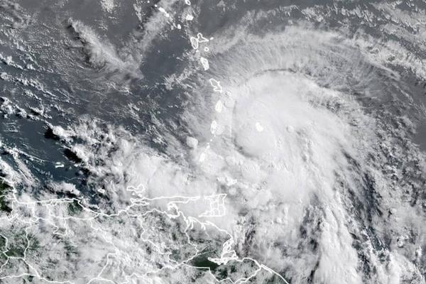 Elsa, premier ouragan de la saison rétrogradé en tempête tropicale