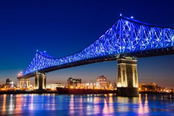 Montréal, 1642-2017 : le pont Jacques-Cartier illuminé