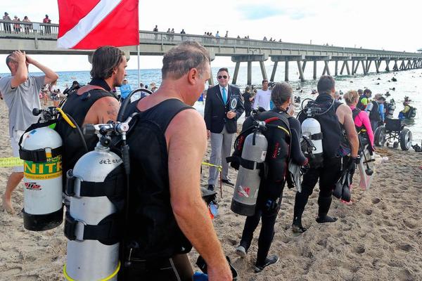 633 plongeurs battent le record du monde de nettoyage du fond océanique au large de Deerfield Beach